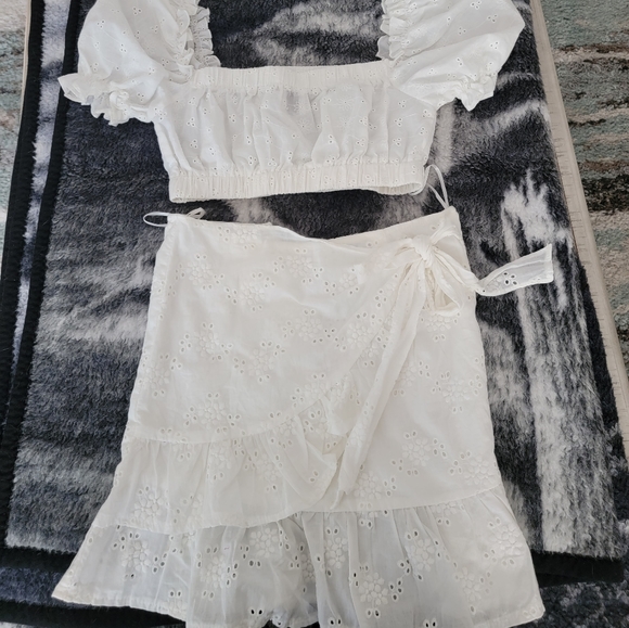 Eyelet Coordinates Set - Picture 1 of 3